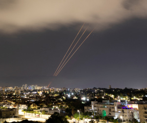 Iran gọi điện cho Nga ngay trước lúc nã tên lửa Israel: Vì sao Moscow im ắng bất thường những ngày qua?