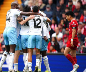 Thua Crystal Palace, Liverpool gặp bất lợi lớn khi đua vô địch Anh
