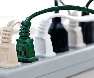 3 loại phích cắm dùng xong không rút còn 'ngốn điện hơn cả điều hòa', khiến tiền điện trong nhà tăng 'chóng mặt'