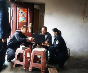 Chữa bài tập về nhà, cô giáo tái mặt với đoạn văn lạ, lập tức báo cảnh sát: Hình như học sinh tôi giết người!