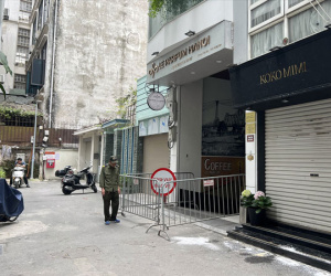Hà Nội: Sập mái kính nhà 8 tầng ở phố cổ, 2 người chết