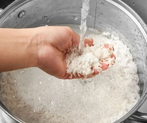 Vo gạo trước khi nấu có tốt không?