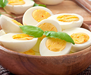 Trứng gà, trứng vịt, trứng ngỗng, trứng cút, loại nào bổ dưỡng hơn? Chuyên gia: Riêng loại trứng này ăn càng ít càng tốt