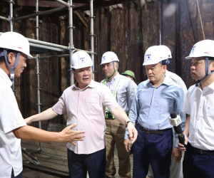 Bí thư Hà Nội kiểm tra cống ngầm gom nước thải sông Tô Lịch