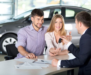 Những câu hỏi mà dân bán ô tô không thích nghe vì khó moi tiền khách hàng