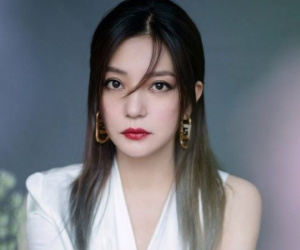 Triệu Vy bị phong tỏa tài sản, bít cửa quay trở lại showbiz