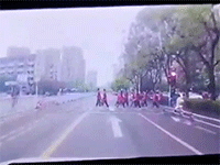 Một người tử vong khi ô tô tông thẳng vào dòng người đi bộ sang đường