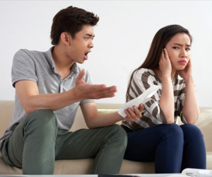 Chồng vay tiền cá độ, vợ có phải trả nợ?