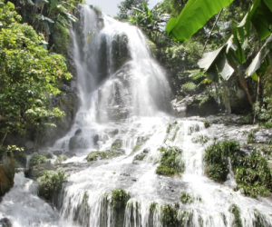 Phát hiện thác nước khung cảnh kỳ ảo, mang tên mơ mộng như trong truyện, cách Hà Nội chưa tới 100km
