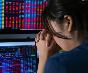 VN-Index mất hơn 100 điểm trong 4 phiên liên tục, chuyên gia chứng khoán nói gì?