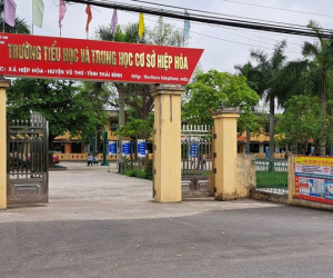 Trường dạy bù vào ngày nghỉ lễ giỗ Tổ vì đám cưới con gái của hiệu trưởng?