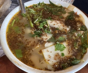 Món ngon độc lạ từ kiến vàng, nhìn ghê nhưng ăn là nghiền
