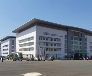 Nghịch tử 2 tay 2 dao chém mẹ tới tấp: Nhiều vết thương khó bình phục