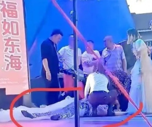 Nữ ca sĩ Phi Phi đột ngột qua đời khi đang biểu diễn