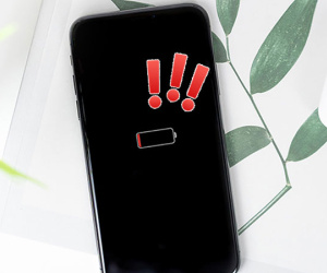 iPhone tự động bị tụt pin khi để qua đêm mặc dù không hề sử dụng, vì sao?