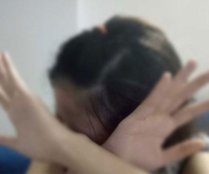 Sếp nhìn chòng chọc vào người tôi, rồi chê bai ‘giống chân giò quá vậy’
