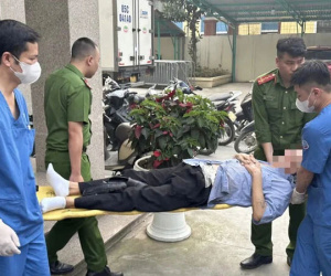 Kịp thời ngăn chặn cụ ông 78 tuổi nhảy cầu Nhật Tân tự tử