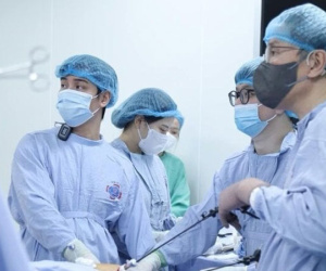 Muôn kiểu 'hoãn' phẫu thuật điều trị ung thư: Sợ 'đụng' dao kéo, họp dòng họ xin ý kiến