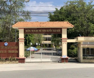 Khai trừ Đảng thầy giáo làm học sinh có thai