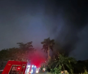 Cháy lớn tại nhà xưởng ở Thanh Trì, nghi do nổ bình gas