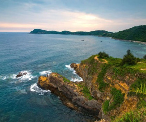 Phát hiện bãi đá hoang sơ ngay vùng biển miền Bắc, là nơi đón bình minh cực đẹp, cách Hà Nội hơn 200km