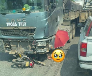 Xe máy va chạm xe đầu kéo, nữ giáo viên và 1 người đàn ông tử vong