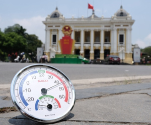 Ngoài trời Hà Nội có thể chạm mốc 50 độ C: Dùng thứ 'đặc dụng' này nhà có mát hơn không?