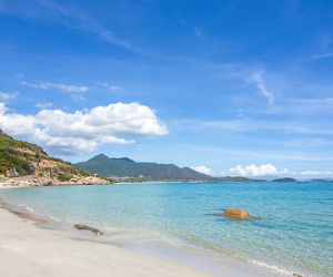 Phát hiện bãi biển ít lên quảng cáo chỉ cách Nha Trang 60km, mệnh danh là 'thủ phủ' của loạt resort 5 sao