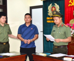Bắt thanh niên dùng súng bắn chỉ thiên 3 phát để thị uy với con nợ