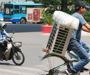 Ngày nghỉ lễ đầu tiên 'đỏ rực' 45 độ C, Hà Nội như 'lò bát quái' khiến người dân không dám ra đường
