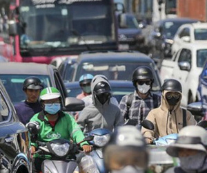 Nắng đổ lửa, mệt mỏi vì kẹt 'không lối thoát' ở TPHCM ngày đầu nghỉ lễ 30/4