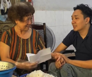 Tiktoker đi xe lăn đã trực tiếp xin lỗi bà chủ quán phở, thừa nhận thiếu hiểu biết, mong được tha thứ