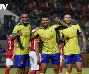 Khoảnh khắc đẹp trận cầu giữa ngôi sao bóng đá Việt Nam và Brazil trên SVĐ Hòa Xuân