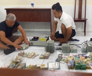 Ảnh: Công an TPHCM khám xét 12 địa điểm, bắt chủ tiệm vàng và 12 người trong đường dây rửa tiền 'cực lớn'