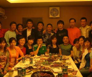 'Kiếp nạn' đi họp lớp cấp 3 dịp nghỉ lễ: Nhóm 'đại gia' vào nhà hàng gọi món đắt tiền, đến khi nhận hoá đơn liền lộ bản chất!