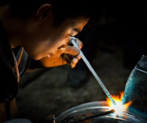 Thanh niên thất nhiệp bỗng mua nhà to tiền tỷ, xế hộp xịn, cảnh sát ập đến khám xét, phanh phui chân tướng vụ việc chấn động 3 năm trước
