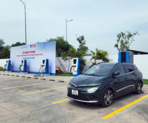 Quy định mới nhất về trạm dừng nghỉ, trụ sạc xe điện mà người lái xe cần biết