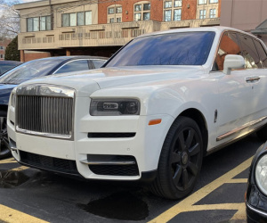 Giá chỗ đậu xe đắt ngang căn biệt thự, chỉ đại gia đi Rolls-Royce mới thuê nổi