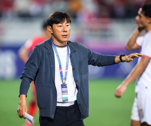 HLV Shin Tae-yong biện minh cho thất bại, fans Indonesia phản ứng xấu xí với trọng tài