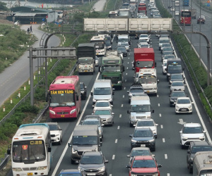 Chưa kết thúc kỳ nghỉ lễ 30/4 - 1/5, dòng ô tô đã xếp hàng vào trung tâm Hà Nội