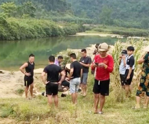 Tắm suối giữa trưa, 3 học sinh đuối nước thương tâm
