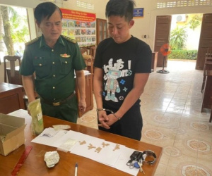 Bắt thanh niên chuyên nhận hàng 'trà xanh matcha' rồi bán buôn cho các đầu mối ma tuý