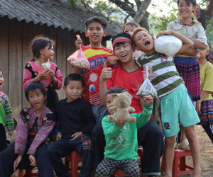 Ám ảnh tuổi thơ cơ cực, chàng trai Hà Giang lên núi làm điều cảm động