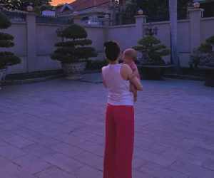 Linh Rin lần đầu khoe con gái: Ái nữ sinh ra đã 'ngậm thìa vàng' là đây!
