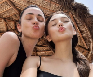 Mẹ vợ Tây của Bùi Tiến Dũng diện bikini, khoe chân dài miên man, nhan sắc cuốn hút không thua kém mẹ vợ trẻ đẹp của Đoàn Văn Hậu