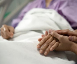 Nữ y tá tiết lộ 6 hiện tượng kỳ lạ bệnh nhân thường trải qua trước khi chết
