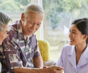 Về thăm quê, bố mẹ chồng đòi phụng dưỡng 3,5 triệu đồng/tháng, nghe xong tôi lập tức quay về thành phố: 10 năm sau, nhận được 1 mảnh giấy mà xấu hổ