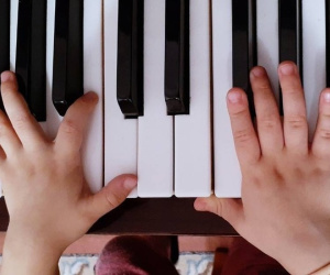 Bi hài cho con học năng khiếu ngày hè: 2 năm chơi được 'nhõn' 2 bản nhạc