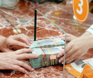 Dòng tiền 'chảy' về đâu khi rời ngân hàng?
