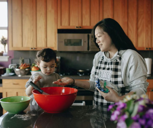 Cho cháu nội 4 triệu mỗi tháng, tôi giận run người khi biết bí mật của con dâu